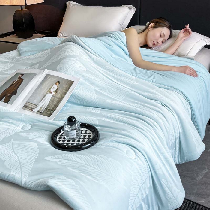 91家纺网 家纺一手货源 找家纺 子由家居 2025新款凉感丝浮雕提花大豆夏被被子被芯 枫叶-天蓝