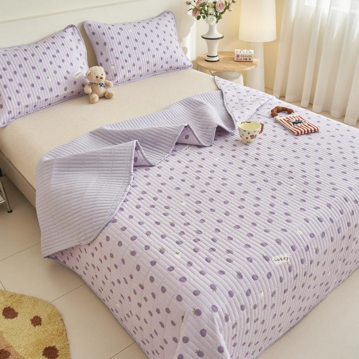 91家纺网 家纺一手货源 找家纺 子由家居 2025新款纯棉印花夹棉床盖 纯棉床盖-草莓季