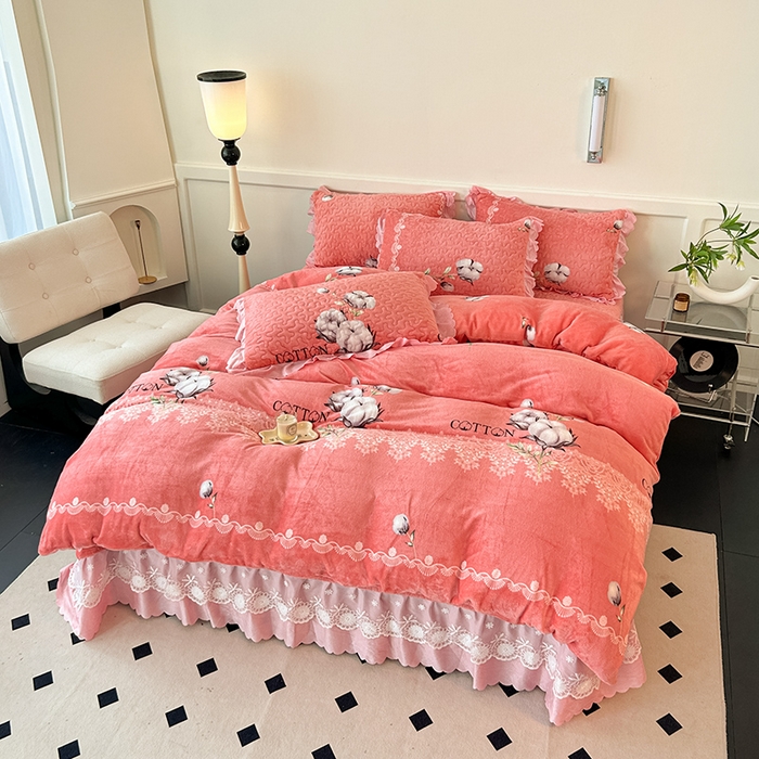 91家纺网 家纺一手货源 找家纺 珍爱家纺 2025新款冬季加厚夹棉保暖牛奶绒蕾丝花边床盖床裙单件三件套双人四件套 木棉花