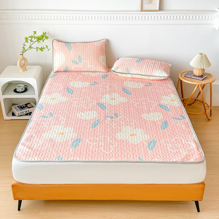 91家纺网 家纺一手货源 找家纺 悦织湾家纺 2025新款床单款乳胶席三件套印花纯色冰丝凉感夏凉席 一支莲粉