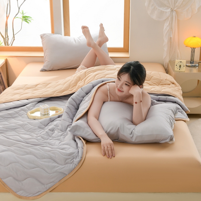 91家纺网 家纺一手货源 找家纺 圣楚 2025新款A类针织棉夏被夏凉被 卡其灰