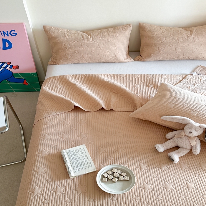 91家纺网 家纺一手货源 找家纺 漫调2025新款双面全棉砂洗水洗星星绗缝床盖三件套多功能夏被 繁星咖