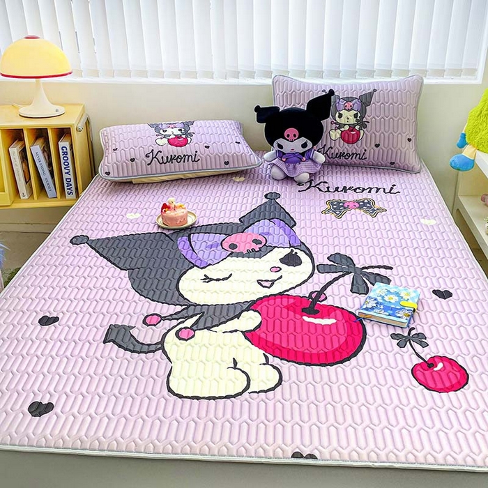 91家纺网 家纺一手货源 找家纺 米帛家纺2025新款大版三丽鸥乳胶凉席-绑带款 樱桃库洛米