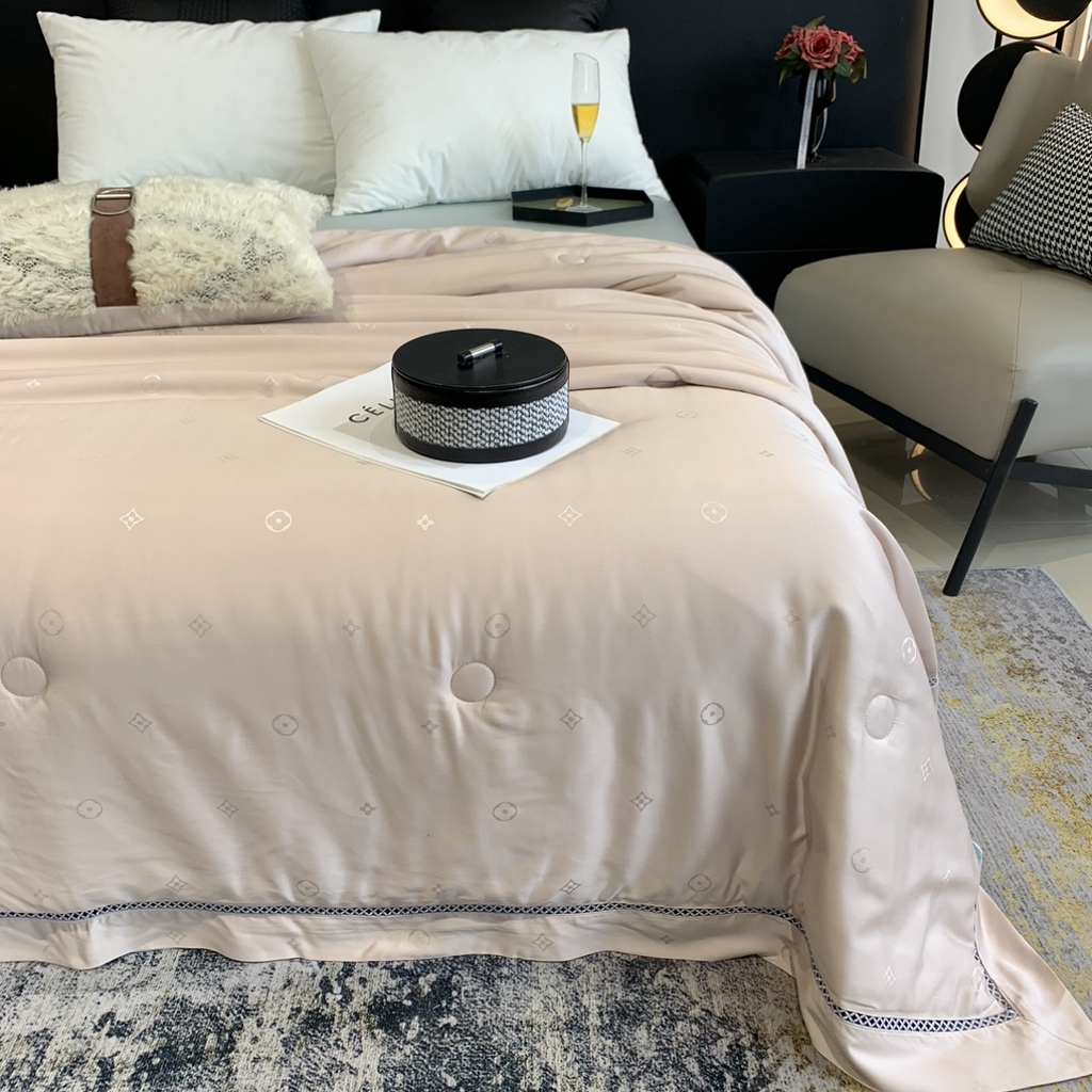 91家纺网 家纺一手货源 找家纺 奈萝家纺 2025新款60S天丝提花夏凉被空调被子被芯 肉桂色