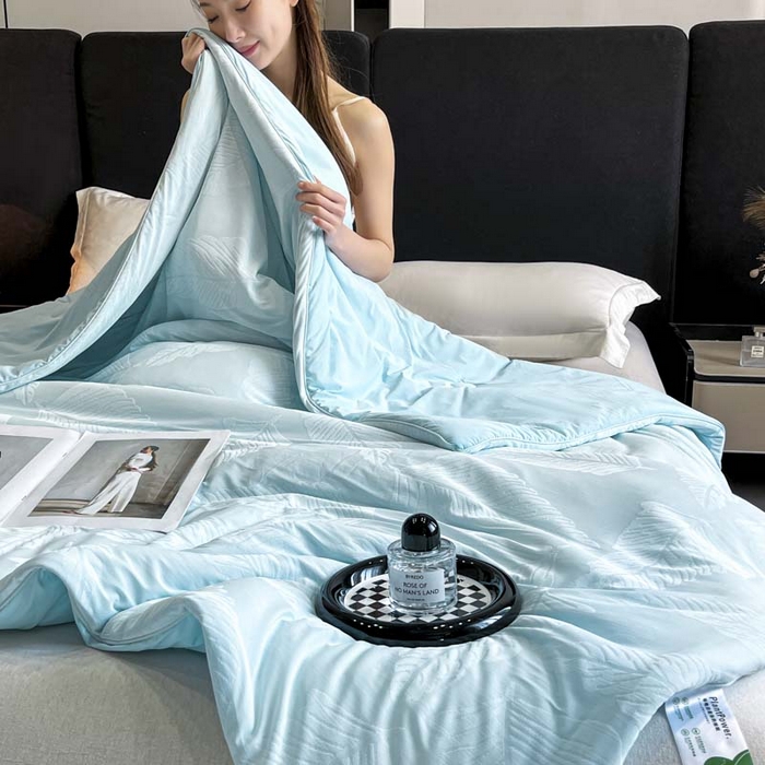 91家纺网 家纺一手货源 找家纺 子由家居 2025新款凉感丝浮雕提花大豆夏被被子被芯 枫叶-天蓝