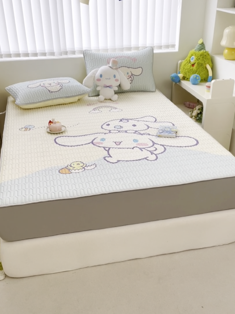 91家纺网 家纺一手货源 找家纺 米帛家纺2025新款大版三丽鸥乳胶凉席-绑带款 彩虹玉桂狗