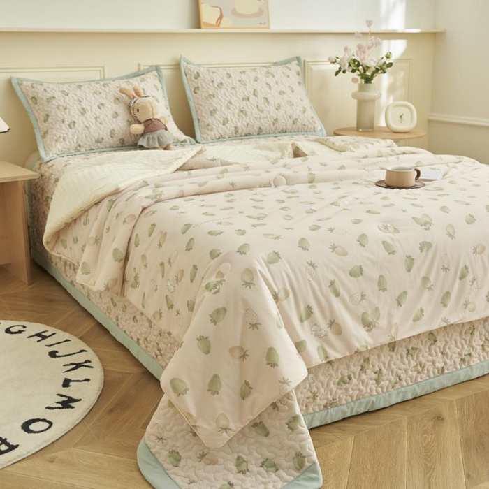 91家纺网 家纺一手货源 找家纺 子由家居 2025新款凉感丝豆豆夏被四件套 凉感豆豆被-草莓