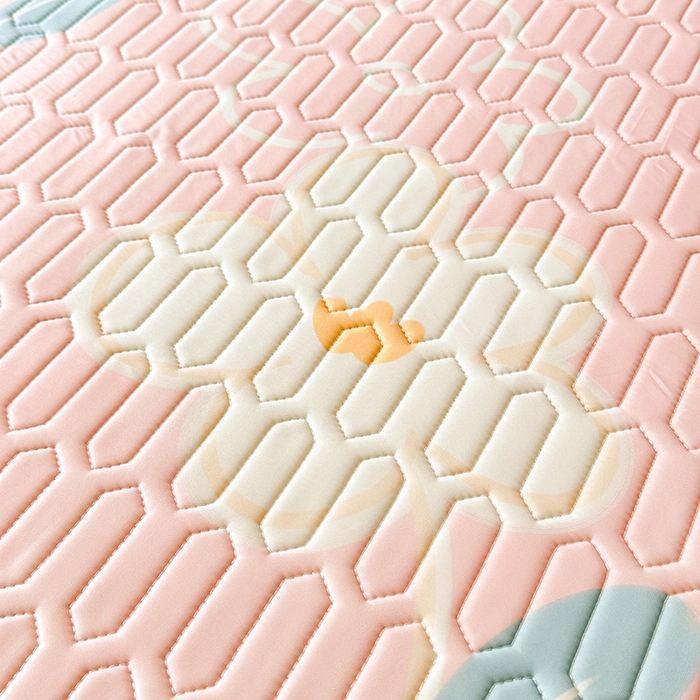 91家纺网 家纺一手货源 找家纺 悦织湾家纺 2025新款床单款乳胶席三件套印花纯色冰丝凉感夏凉席 一支莲粉