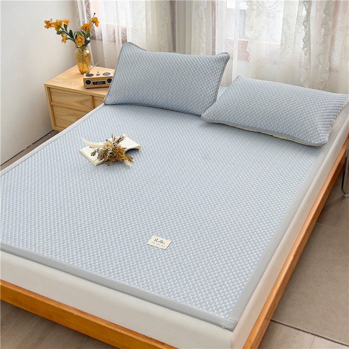 91家纺网 家纺一手货源 找家纺 喜居 2025新款无印风豆豆席宽边平席冰豆豆凉豆豆凉席 夏夜蓝