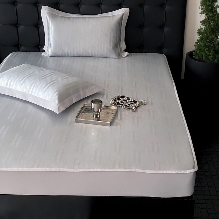 91家纺网 家纺一手货源 找家纺 由有家居 2025新款A类轻奢高精密7A抗菌色织可水洗冰丝床笠款凉席三件套 都市