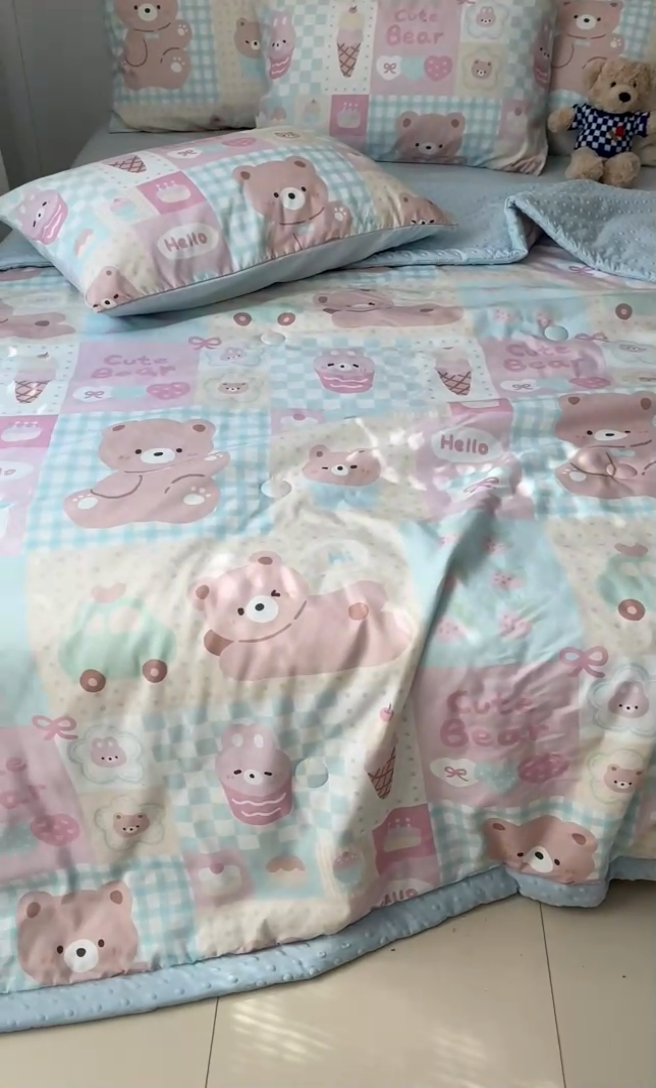 91家纺网 家纺一手货源 找家纺 盛秋家纺 2026新款A类水洗棉豆豆夏被系列 萌宠乐园+天空蓝