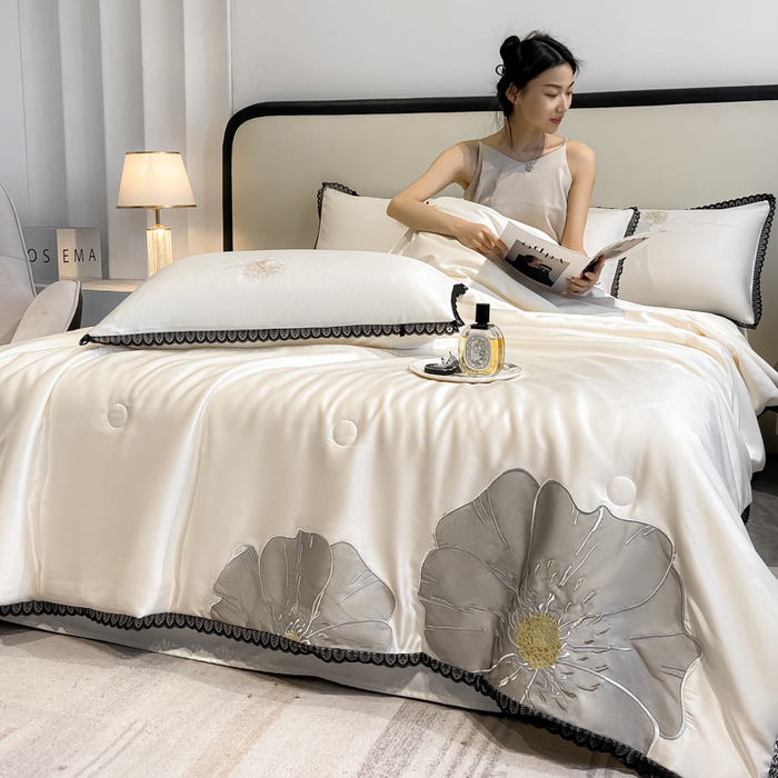 91家纺网 家纺一手货源 找家纺 （总）子由家居 2025新款水洗真丝贴布绣花花边夏被四件套-太阳花