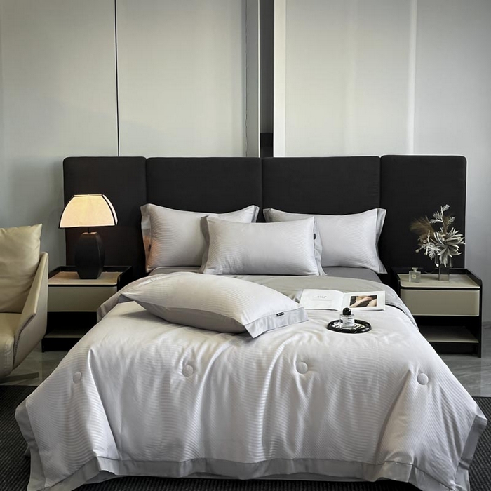 91家纺网 家纺一手货源 找家纺 子由家居 2025新款水洗真丝曲线银丝提花夏被四件套 银丝提花-浅灰