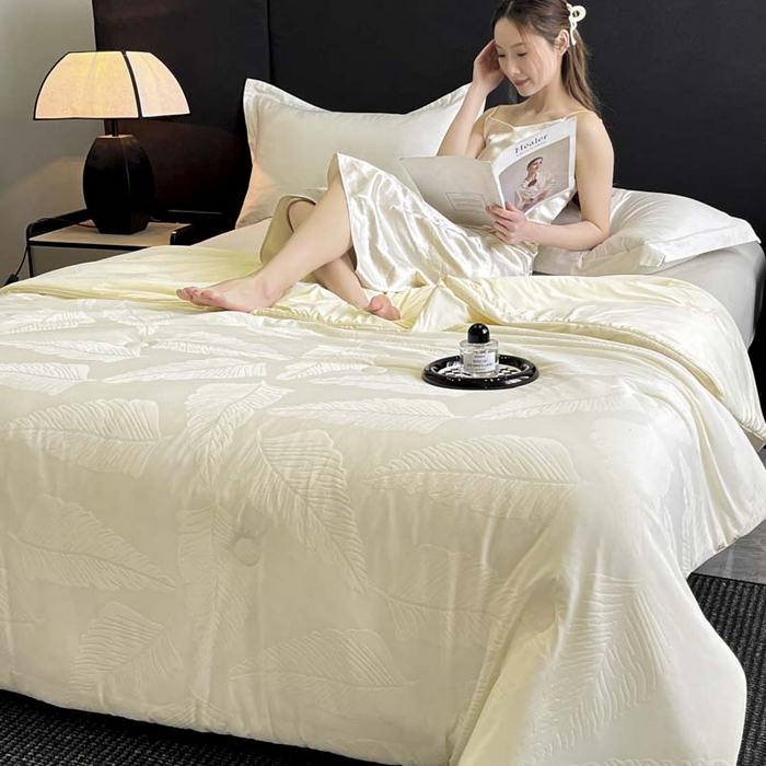 91家纺网 家纺一手货源 找家纺 子由家居 2025新款凉感丝浮雕提花大豆夏被被子被芯 枫叶-米白