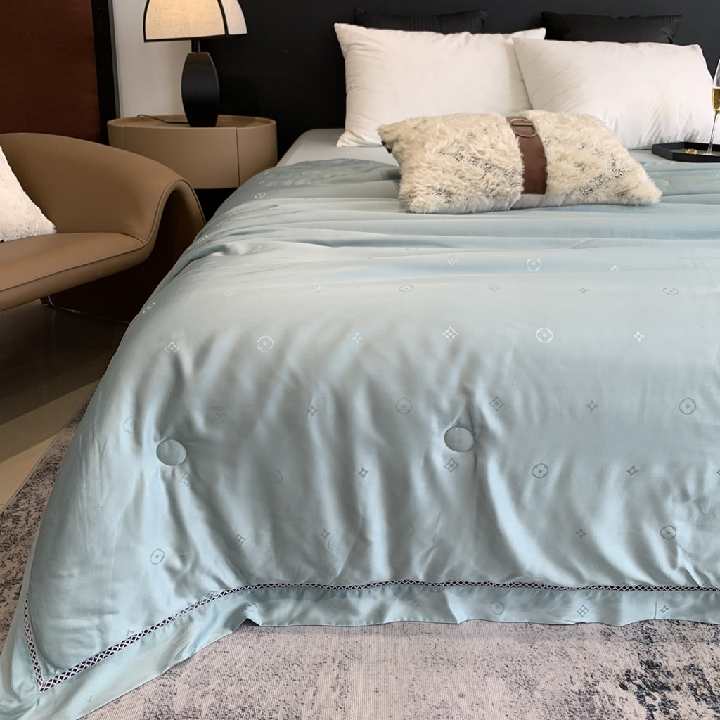 91家纺网 家纺一手货源 找家纺 奈萝家纺 2025新款60S天丝提花夏凉被空调被子被芯 孔雀绿