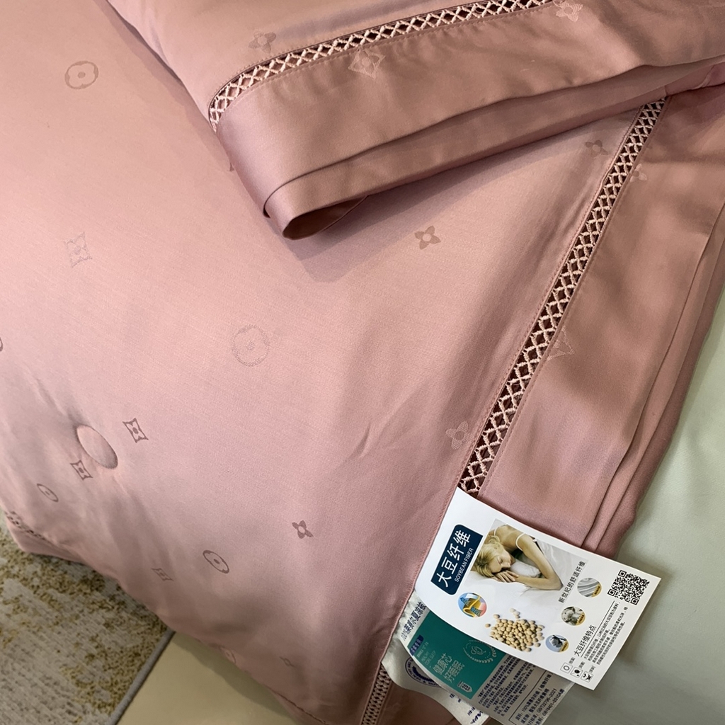 91家纺网 家纺一手货源 找家纺 奈萝家纺 2025新款60S天丝提花夏凉被空调被子被芯 梅子粉