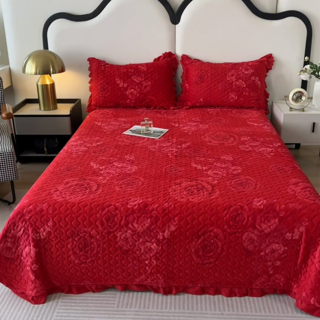 91家纺网 家纺一手货源 找家纺 2025新款水晶绒床单盖毯单人三件套花边毯子冬季加厚保暖双人加棉防滑绒毯 大红牡丹