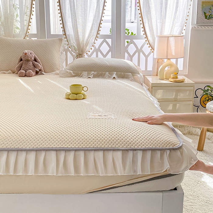 91家纺网 家纺一手货源 找家纺 眠势力 2025新款华夫格花边床笠豆豆凉席款夏季凉感床垫保护套 （提供买家秀） 奶昔米