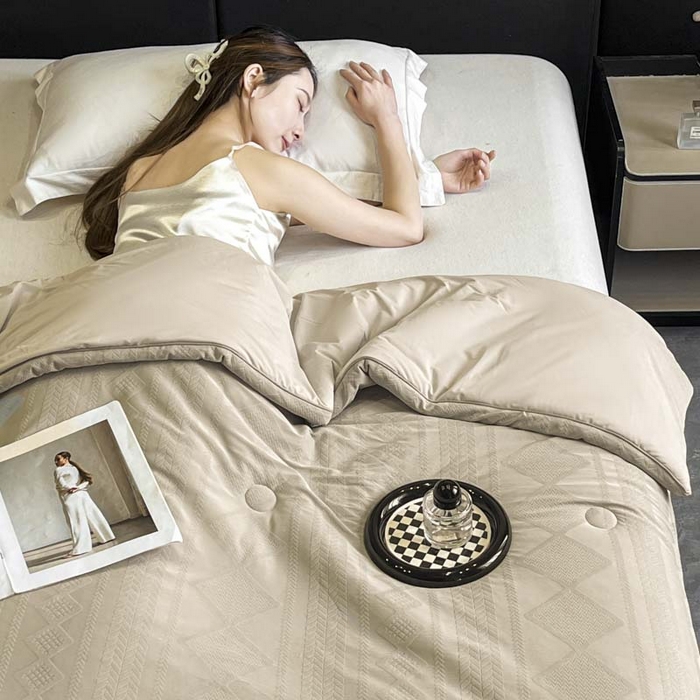 91家纺网 家纺一手货源 找家纺 子由家居 2025新款凉感丝浮雕提花大豆夏被被子被芯 菱形纹-香槟