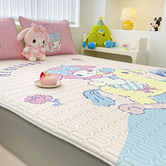 91家纺网 家纺一手货源 找家纺 米帛家纺2025新款大版三丽鸥乳胶凉席-绑带款 木马美乐蒂