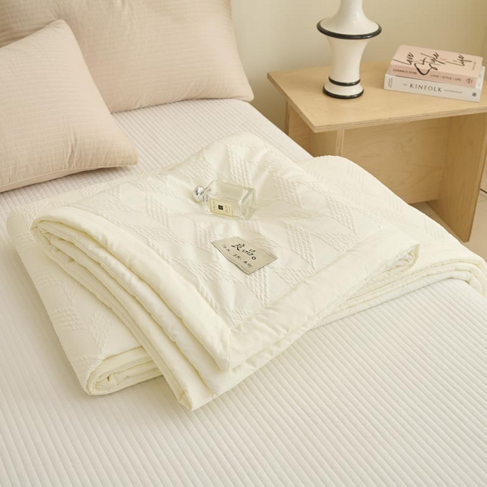 91家纺网 家纺一手货源 找家纺 子由家居 2025新款针织菱形格提花大豆被被子被芯 菱形格-奶白