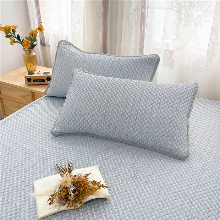 91家纺网 家纺一手货源 找家纺 喜居 2025新款无印风豆豆席宽边平席冰豆豆凉豆豆凉席 夏夜蓝