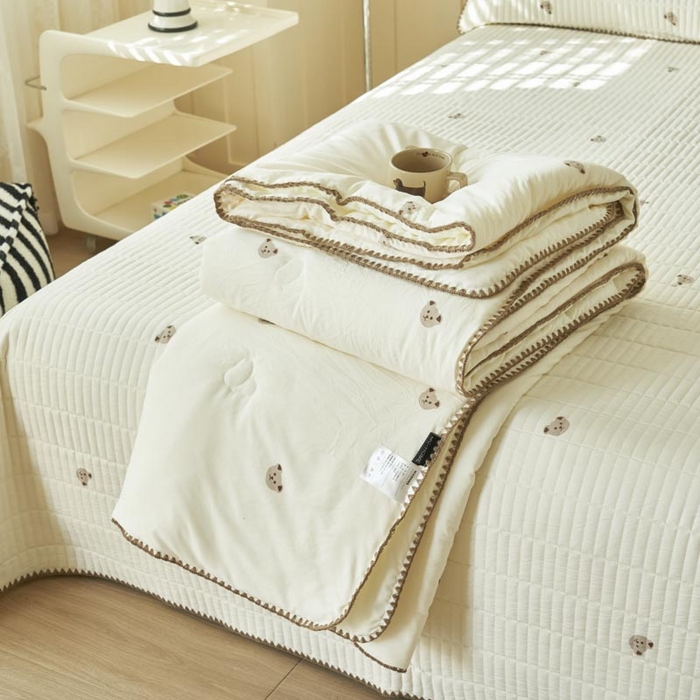 91家纺网 家纺一手货源 找家纺 子由家居 2025新款水洗邹邹纱小清新大豆纤维夏被被子被芯 夏被-小熊