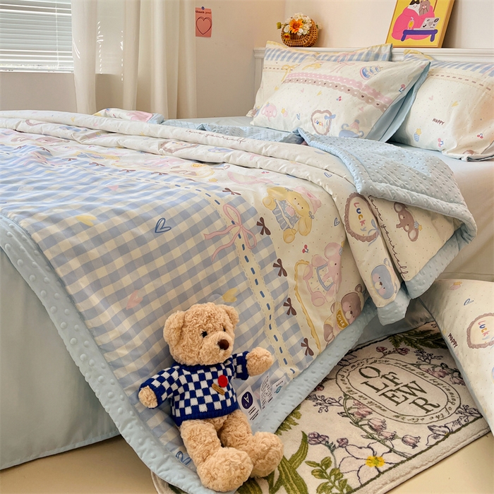 91家纺网 家纺一手货源 找家纺 盛秋家纺 2026新款A类水洗棉豆豆夏被系列 开心派对+天空蓝