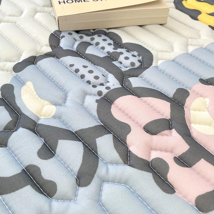 91家纺网 家纺一手货源 找家纺 米帛家纺2025新款大版三丽鸥乳胶凉席-绑带款 糖果玉桂狗