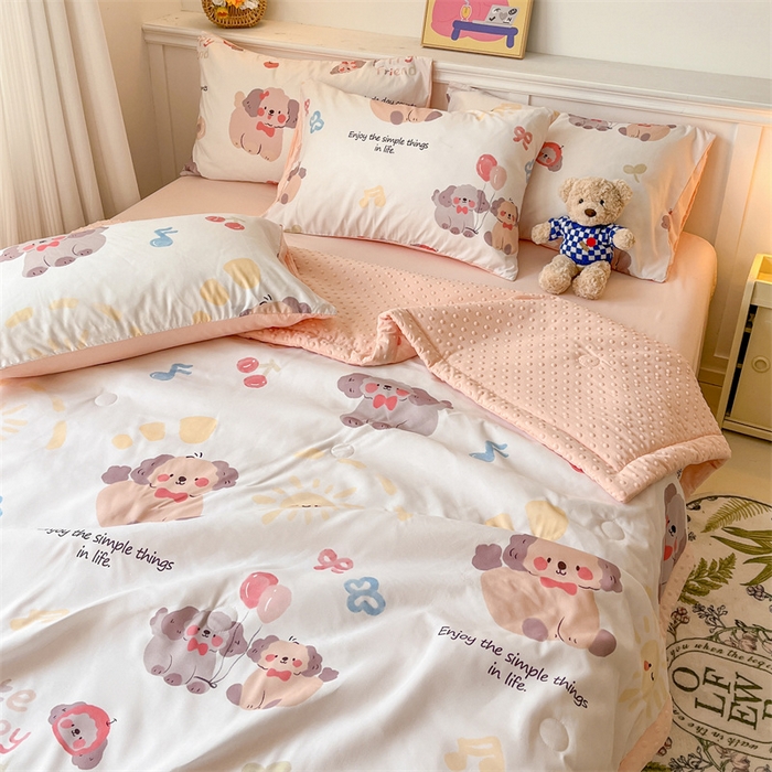 91家纺网 家纺一手货源 找家纺 盛秋家纺 2026新款A类水洗棉豆豆夏被系列 情侣猫+奶油粉