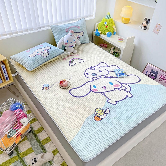 91家纺网 家纺一手货源 找家纺 米帛家纺2025新款大版三丽鸥乳胶凉席-绑带款 彩虹玉桂狗