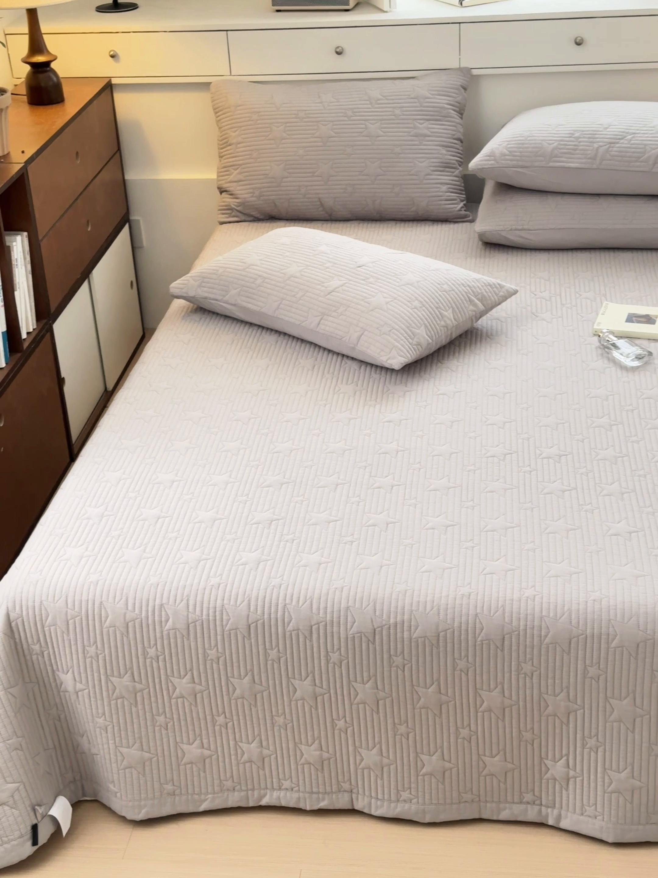 91家纺网 家纺一手货源 找家纺 （总）漫调2025新款双面全棉砂洗水洗星星绗缝多功能夏被床盖三件套