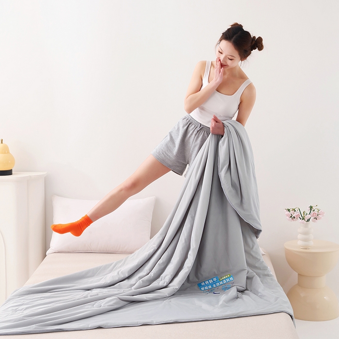 91家纺网 家纺一手货源 找家纺 优布加2025新款亲肤舒适凉感丝夏被夏凉被空调被 冰凉灰色