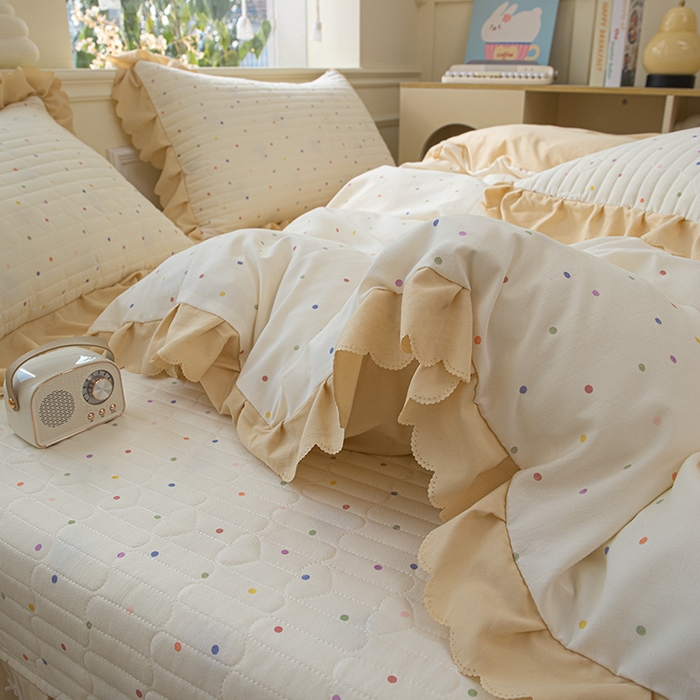 91家纺网 家纺一手货源 找家纺 珍爱家纺 2025新款A类针织棉双层纱夹棉床盖床裙花边单件三件四件套 奶油波点