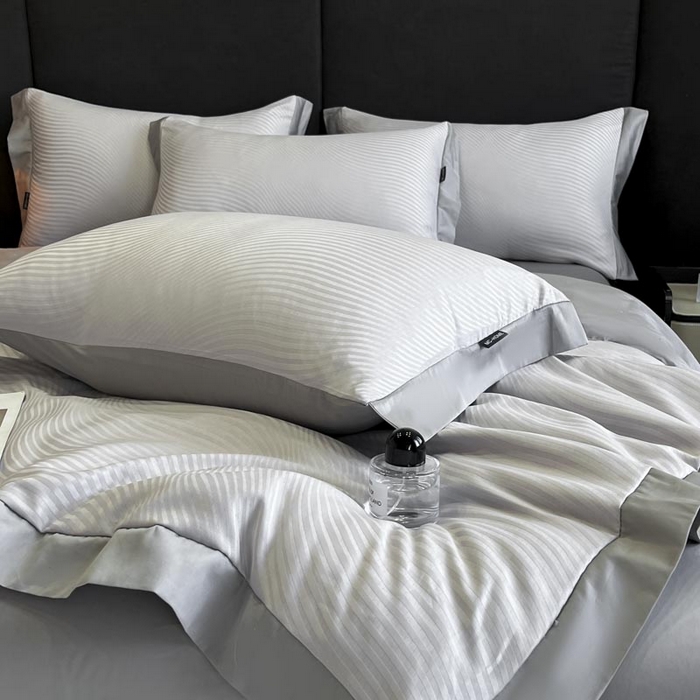 91家纺网 家纺一手货源 找家纺 子由家居 2025新款水洗真丝曲线银丝提花夏被四件套 银丝提花-浅灰