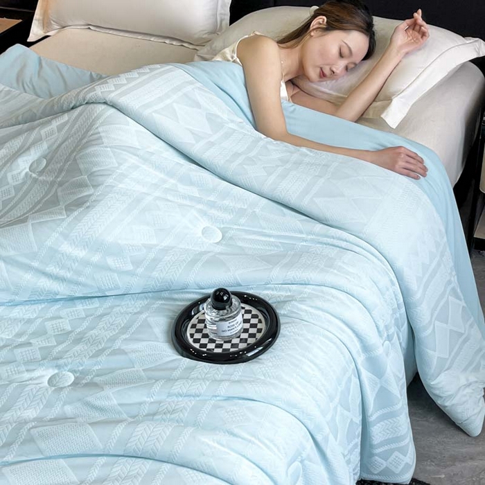 91家纺网 家纺一手货源 找家纺 子由家居 2025新款凉感丝浮雕提花大豆夏被被子被芯 菱形纹-天蓝