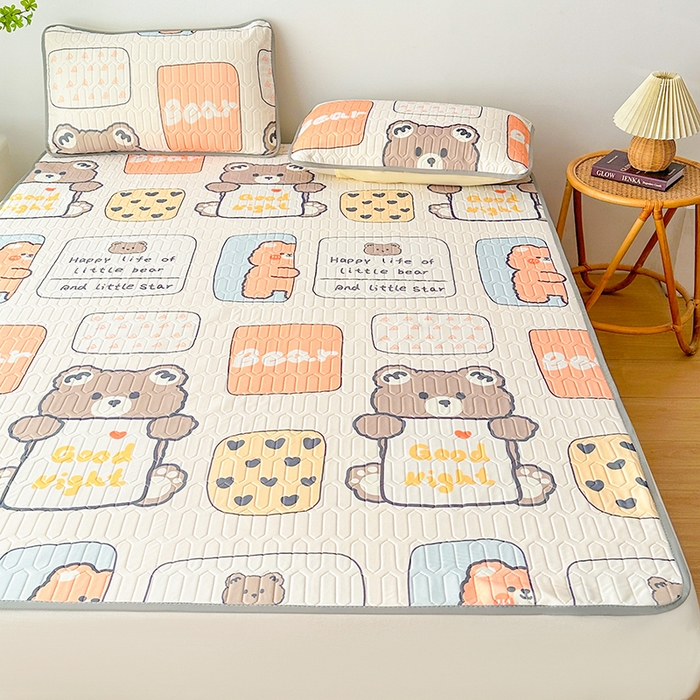 91家纺网 家纺一手货源 找家纺 悦织湾家纺 2025新款床单款乳胶席三件套印花纯色冰丝凉感夏凉席 饼干熊