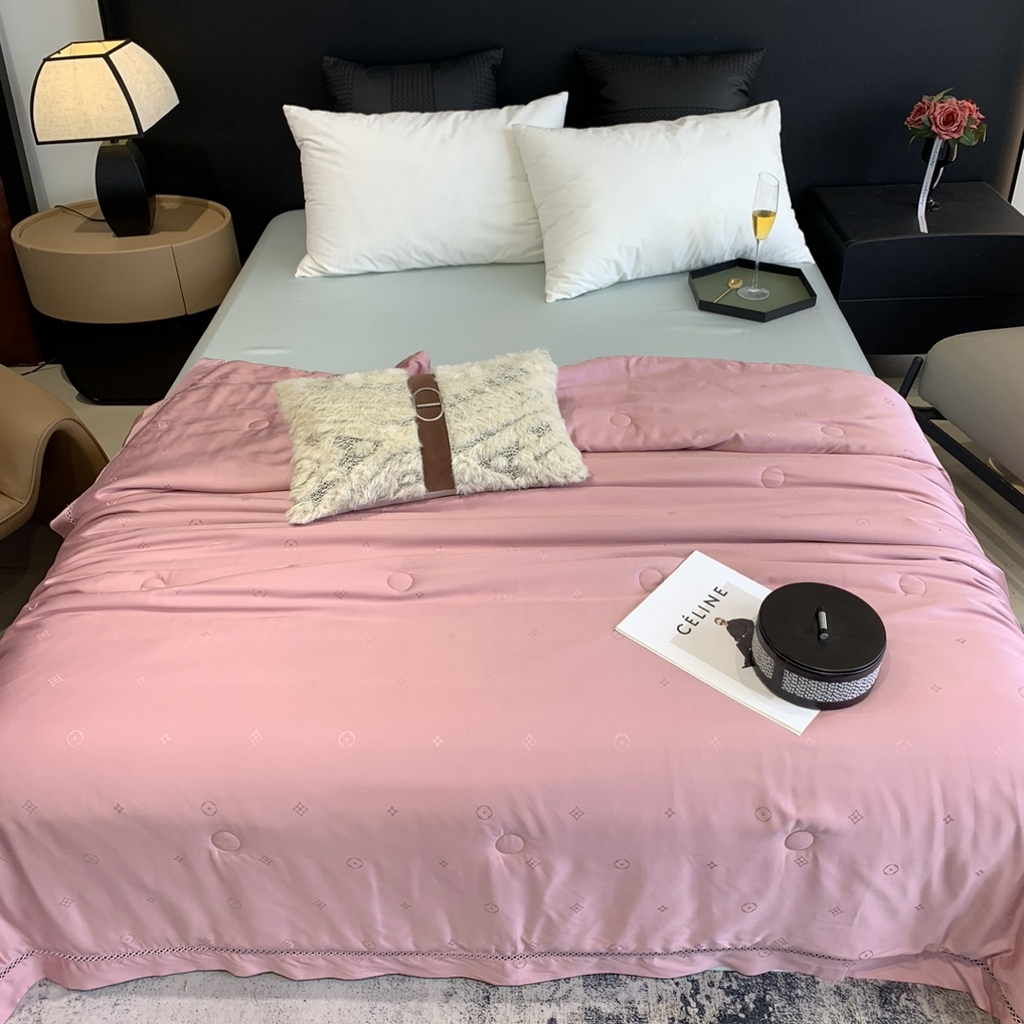 91家纺网 家纺一手货源 找家纺 奈萝家纺 2025新款60S天丝提花夏凉被空调被子被芯 梅子粉