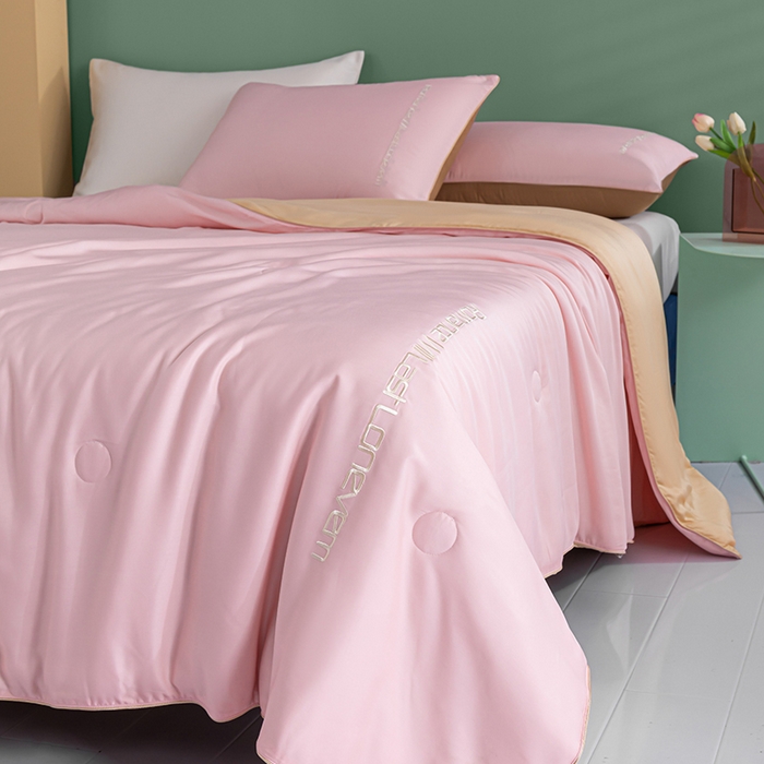 91家纺网 家纺一手货源 找家纺 子由家居 2025新款水洗真丝轻奢绣花系列夏被四件套 轻奢绣花-暗粉