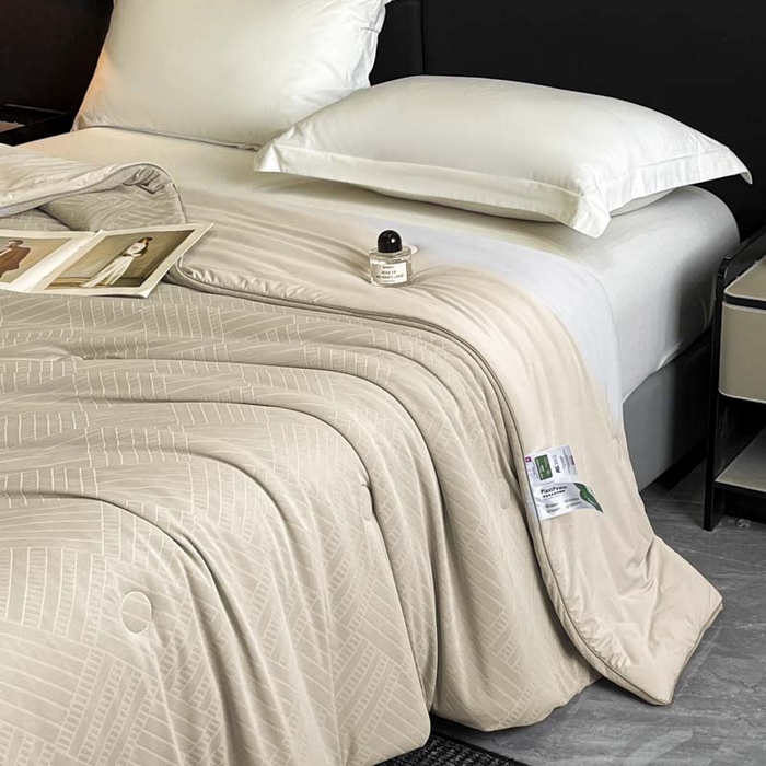 91家纺网 家纺一手货源 找家纺 子由家居 2025新款凉感丝浮雕提花大豆夏被被子被芯 经典格-香槟