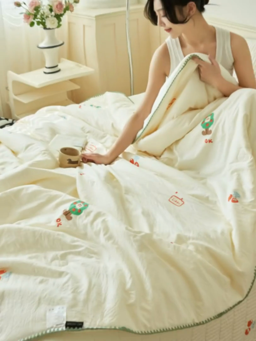 91家纺网 家纺一手货源 找家纺 子由家居 2025新款水洗邹邹纱小清新床盖 床盖-樱桃