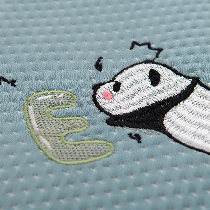 91家纺网 家纺一手货源 找家纺 芯洲 2025新款凉感记忆棉枕头儿童学生夏季冰丝凉枕护颈透气慢回弹记忆枕 梦乐园-蓝  25*50cm