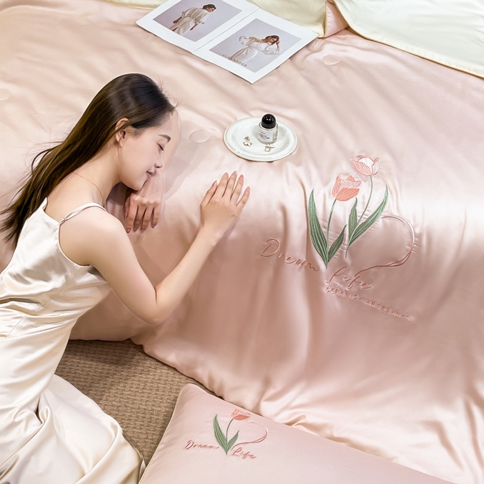 91家纺网 家纺一手货源 找家纺 （总）如一 2025新款水洗冰丝刺绣麻绳夏被四件套花颜系列