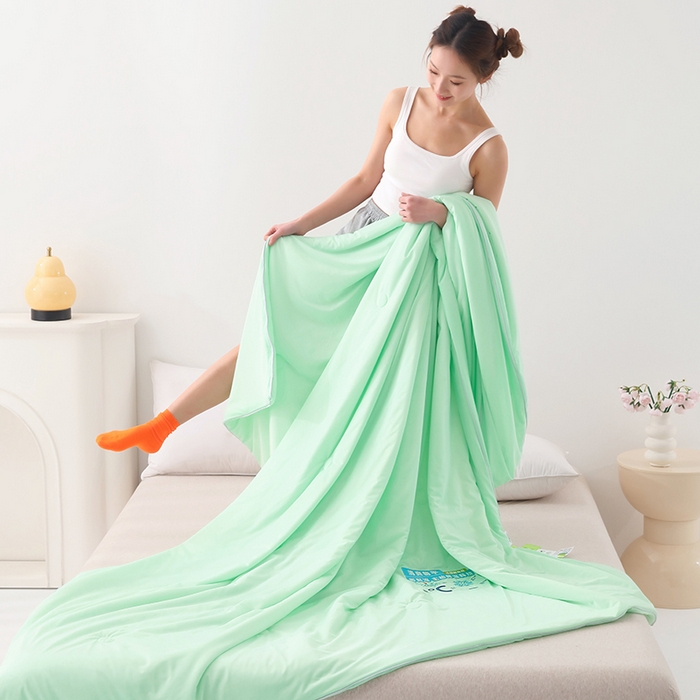 91家纺网 家纺一手货源 找家纺 优布加2025新款亲肤舒适凉感丝夏被夏凉被空调被 冰凉水绿