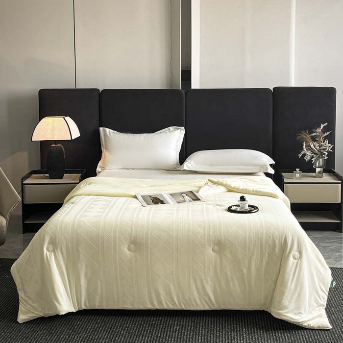 91家纺网 家纺一手货源 找家纺 子由家居 2025新款凉感丝浮雕提花大豆夏被被子被芯 菱形纹-米白