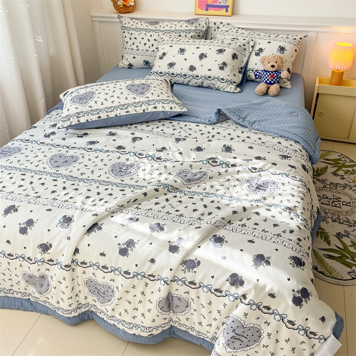 91家纺网 家纺一手货源 找家纺 盛秋家纺 2026新款A类水洗棉豆豆夏被系列 着迷+蓝灰