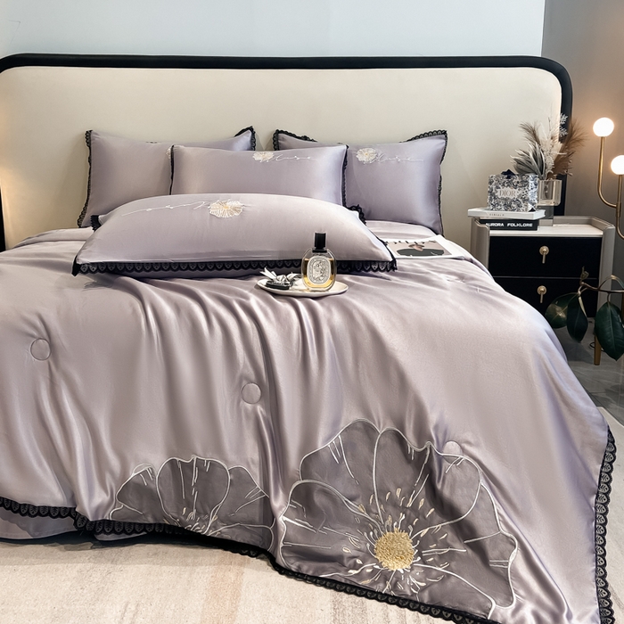 91家纺网 家纺一手货源 找家纺 子由家居 2025新款水洗真丝贴布绣花花边夏被四件套-太阳花 太阳花-浅紫