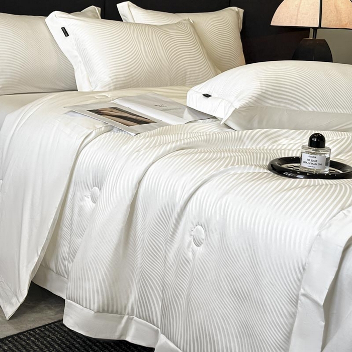 91家纺网 家纺一手货源 找家纺 （总）子由家居 2025新款水洗真丝曲线银丝提花夏被四件套