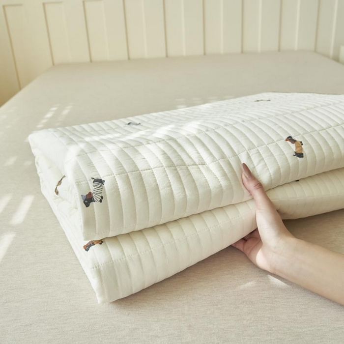 91家纺网 家纺一手货源 找家纺 子由家居 2025新款水洗邹邹纱小清新床盖 床盖-腊肠狗