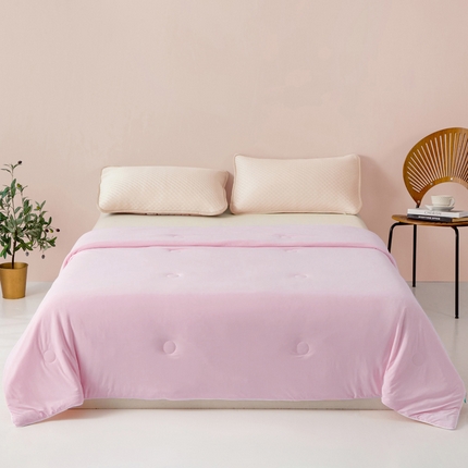 91家纺网 家纺一手货源 找家纺 大世界被王 2025新款纯色锦氨自然凉感丝夏被 淡紫色